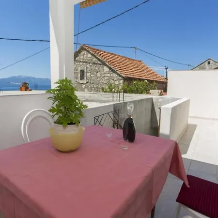Apartmán Two Bedroom With Terrace *